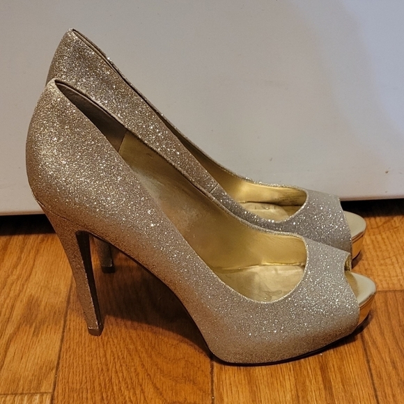 a.n.a Shoes - Size 7 | a.n.a silver and gold ombre sparkling peep toe pumps